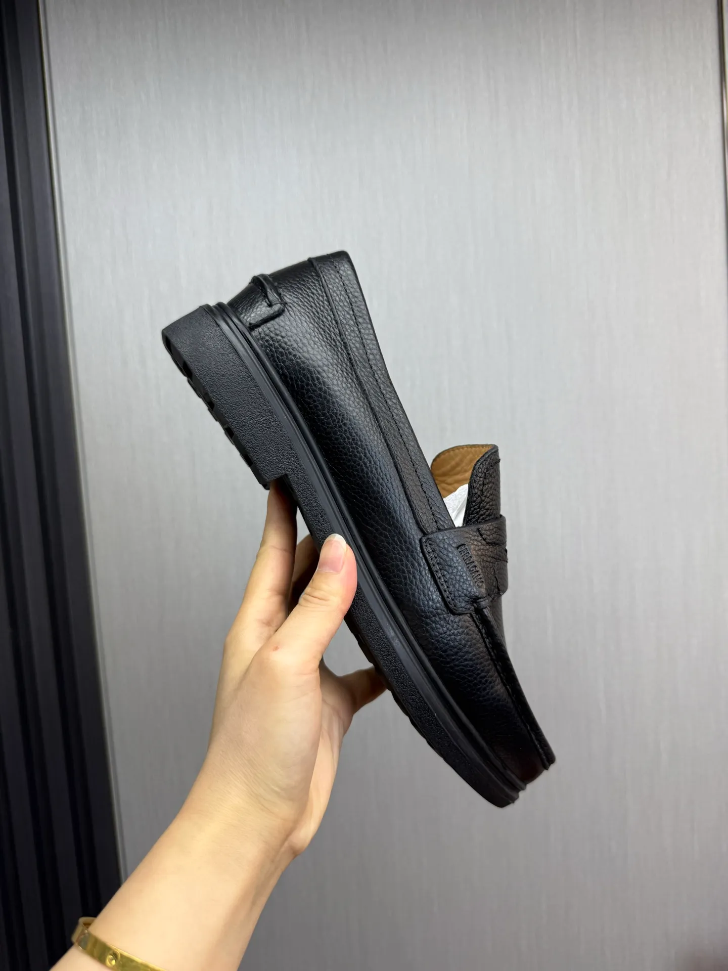 Men's shoes 💰800💰 Ferragamo. [Ferragamo] Men's Loaf leather shoes, the latest hot style, 1:1 original purchase quality, top quality, imported open-edge beaded cowhide leather on the upper, hand-made three-dimensional stitching highlights the round toe design, the inner feet are made of imported cowhide, with original wear-resistant rubber outsole, matching code 39-44, (38, 45 custom-made, non-refundable)